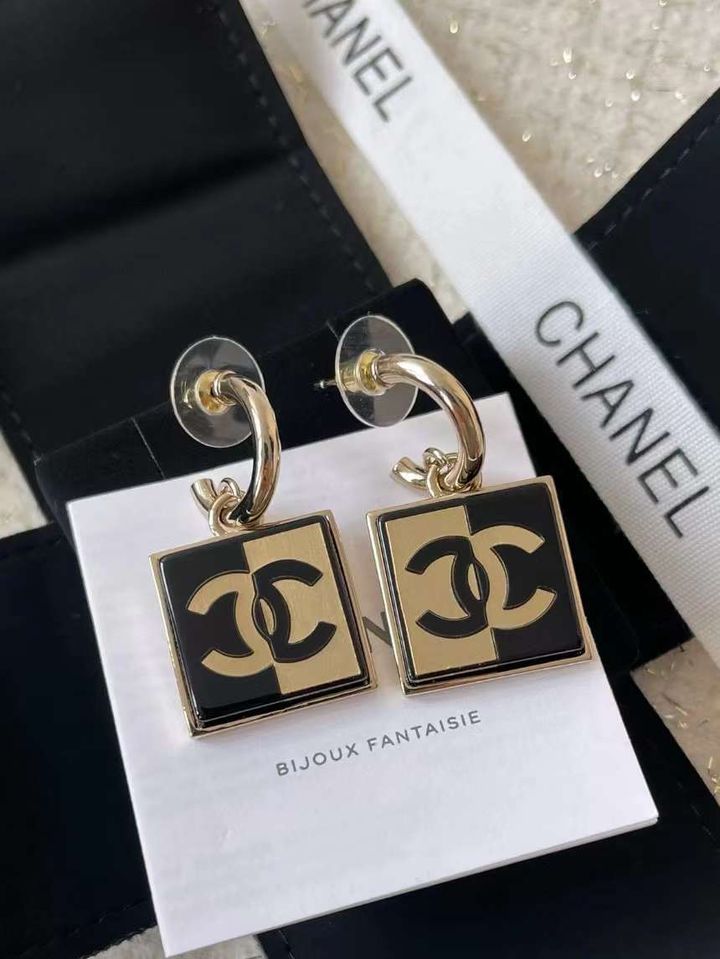 CHANEL 24A 雙C黑金拼接吊墜方塊耳環