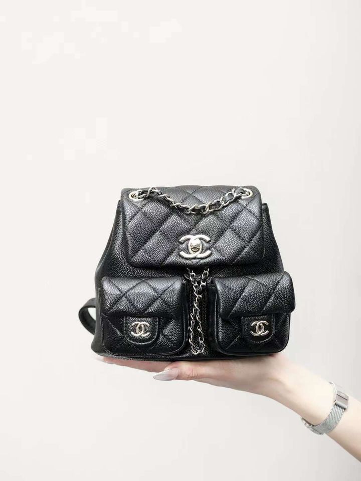 CHANEL 23P DUMA 雙口袋荔枝紋雙肩後背包 黑色