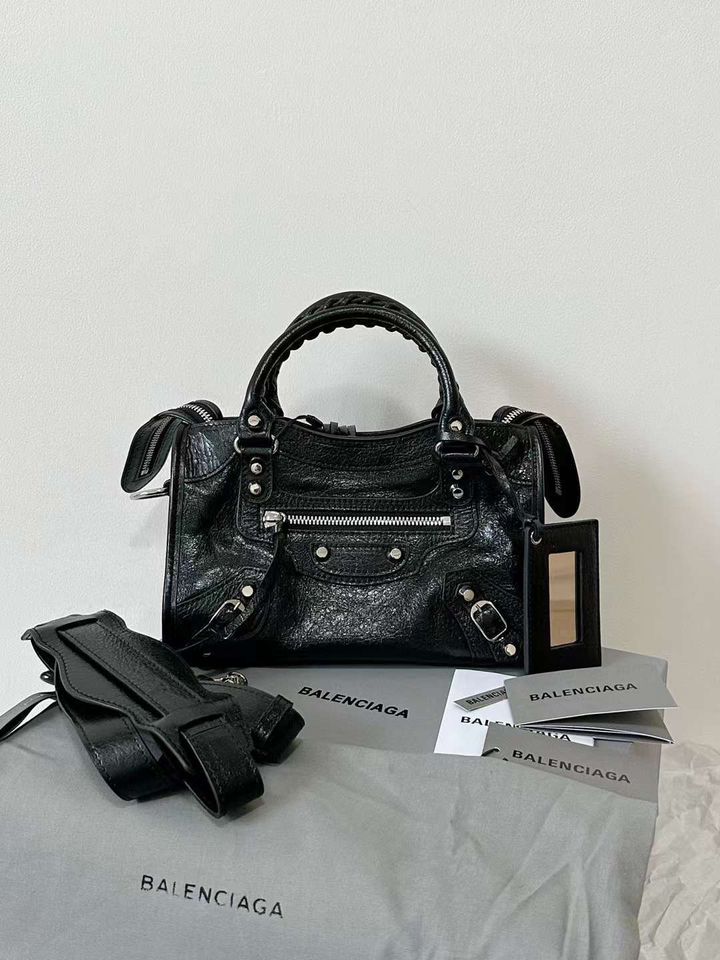 63005952