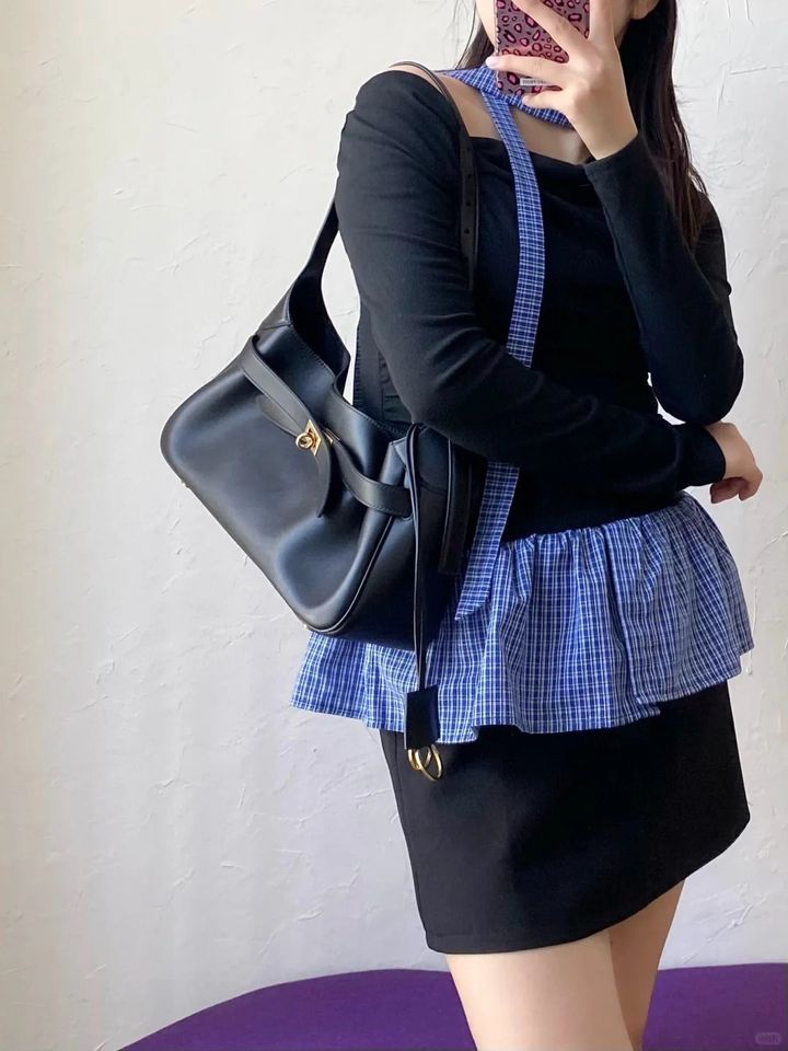 Balenciaga bel air腋下包小号好酷🥹_2_WoW Fantasy奢品_来自小红书网页版