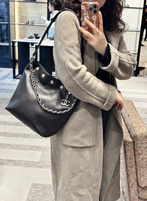 CHANEL 25P黑银铆钉水桶👜_4_咖啡糖_来自小红书网页版
