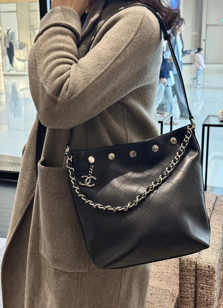 CHANEL 25P黑银铆钉水桶👜_1_咖啡糖_来自小红书网页版