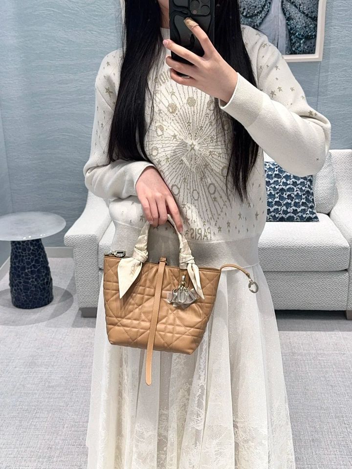 Dior星云和新款Toujous_1_自信的末日菇_来自小红书网页版