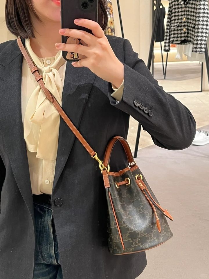 CELINE _ OMG⁉️小福袋CLARA也太香了🥰_4_Celine打工小妹（重生版_来自小红书网页版