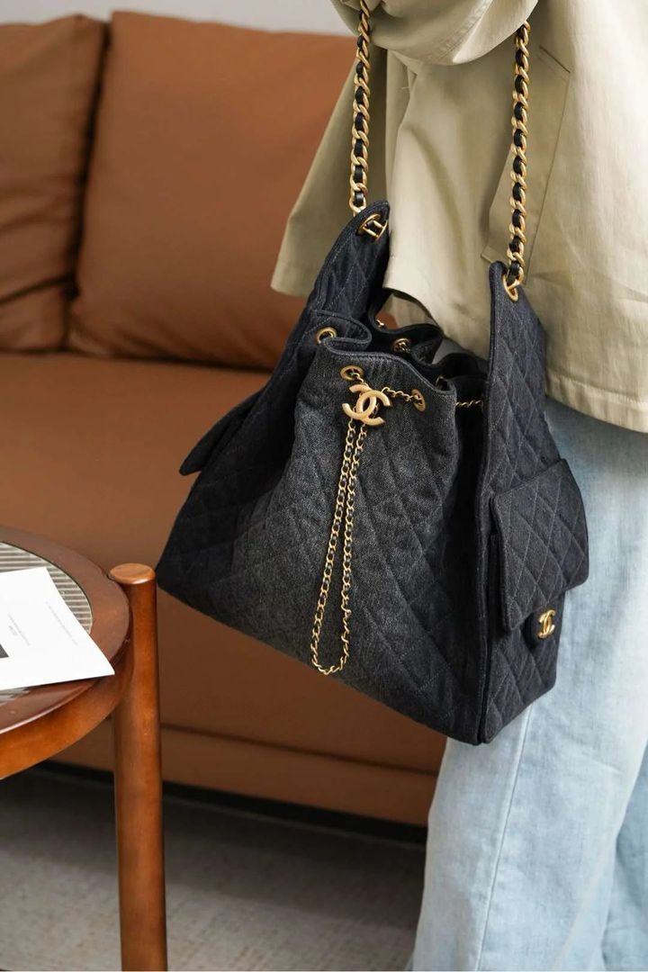 Chanel 25S 春夏深色牛仔hobo bag抽绳包_1_WoW Fantasy奢品_来自小红书网页版