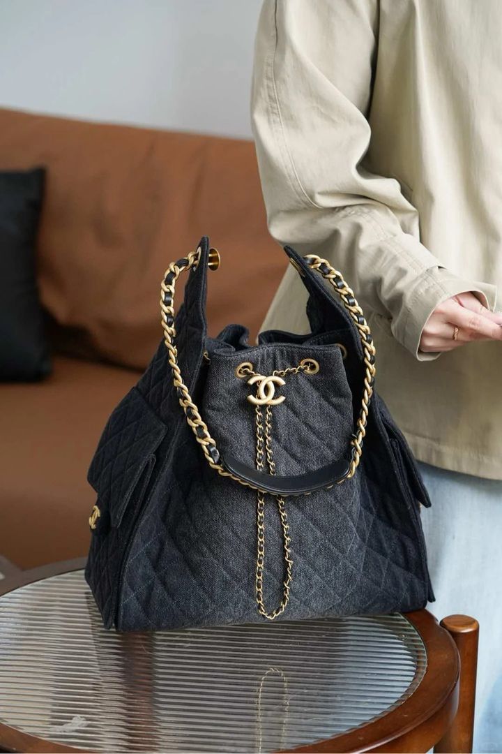 Chanel 25S 春夏深色牛仔hobo bag抽绳包_2_WoW Fantasy奢品_来自小红书网页版
