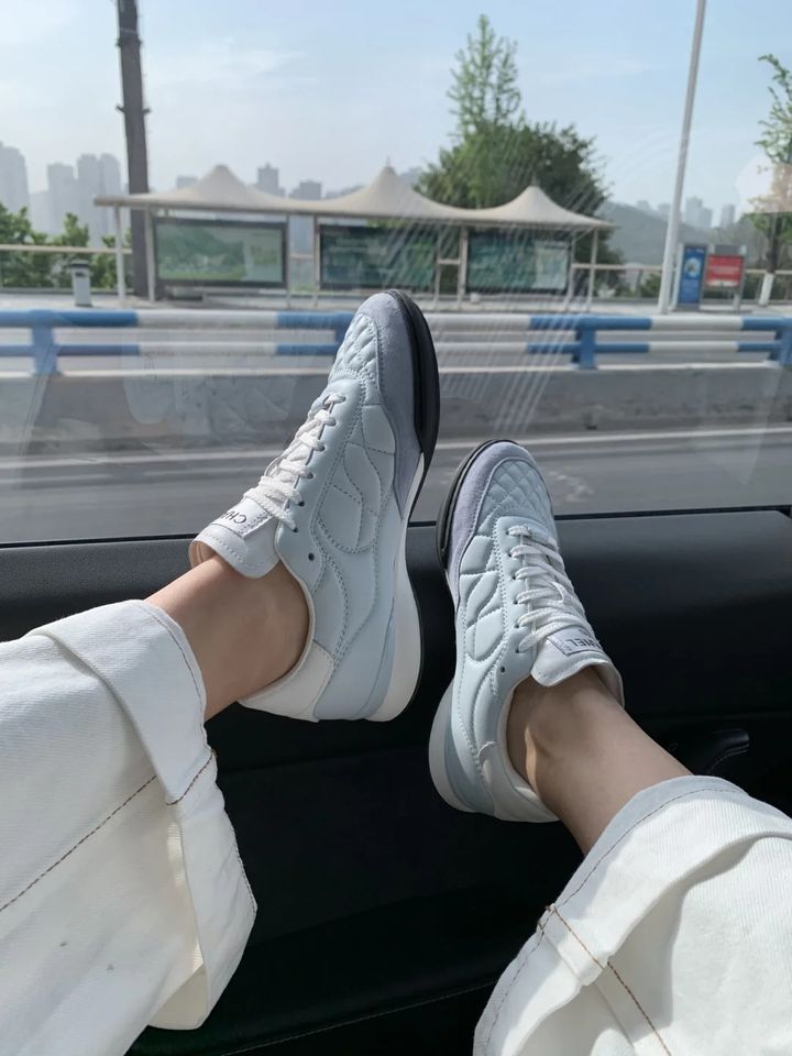 姐妹们这鞋子是真的轻啊！_2_Aseisei穿搭_来自小红书网页版