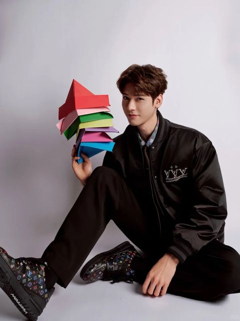 LV村上隆新款 龚俊_1_小叔叔的鲜肉日记本_来自小红书网页版