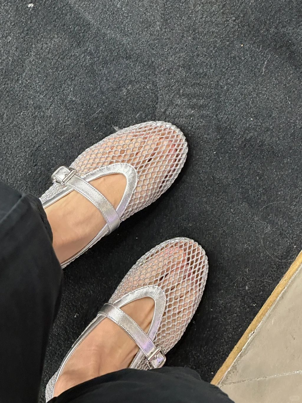 巴黎购物|alaia网格鞋银色_1_叨叨叨小灰灰_来自小红书网页版