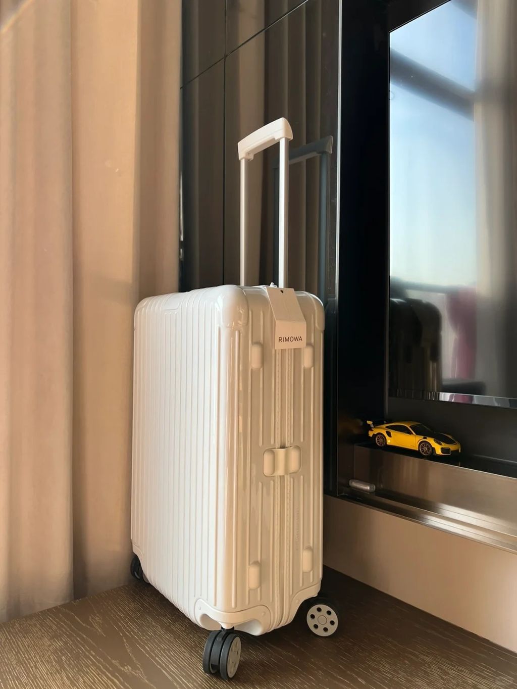 rimowa白色拉链行李箱_4_yuluu_来自小红书网页版