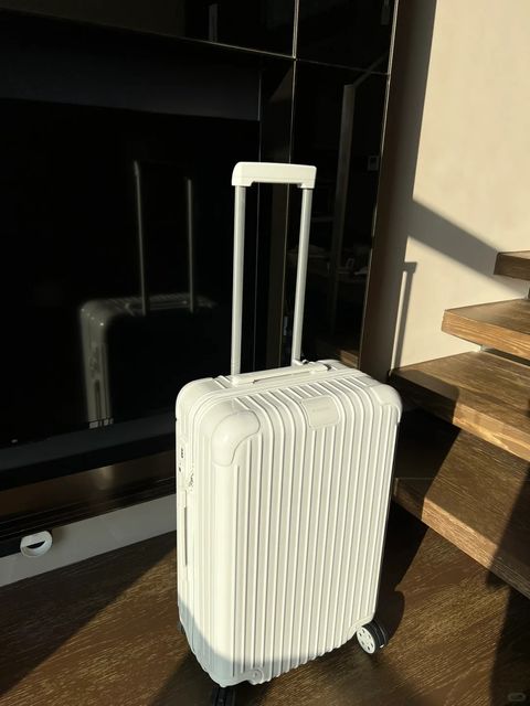 rimowa白色拉链行李箱_1_yuluu_来自小红书网页版