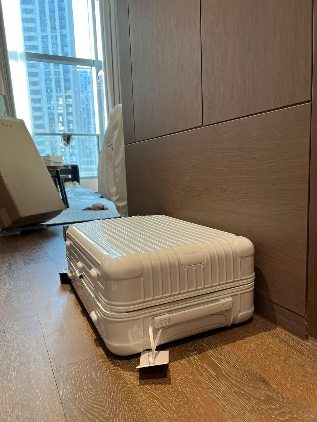 rimowa白色拉链行李箱_5_yuluu_来自小红书网页版