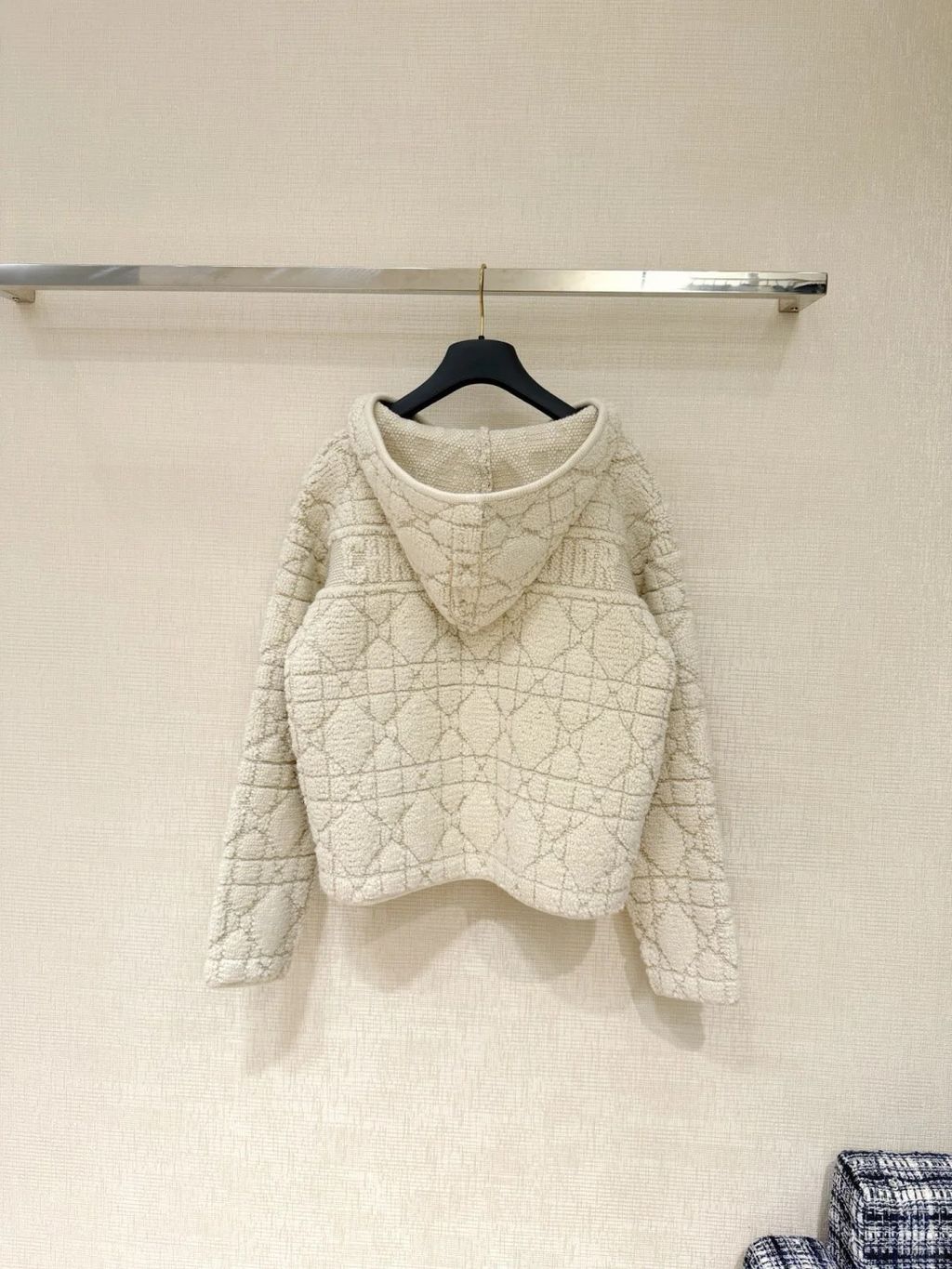 Dior这件羊羔毛连帽！奶fufu的菱格纹 ✨_3_图图_来自小红书网页版