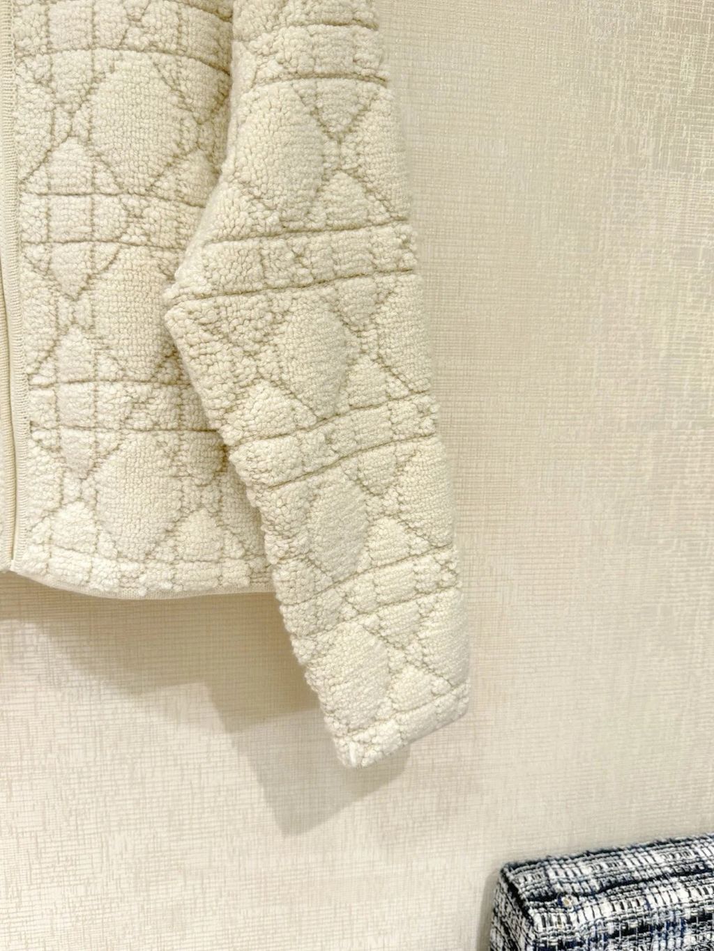 Dior这件羊羔毛连帽！奶fufu的菱格纹 ✨_5_图图_来自小红书网页版