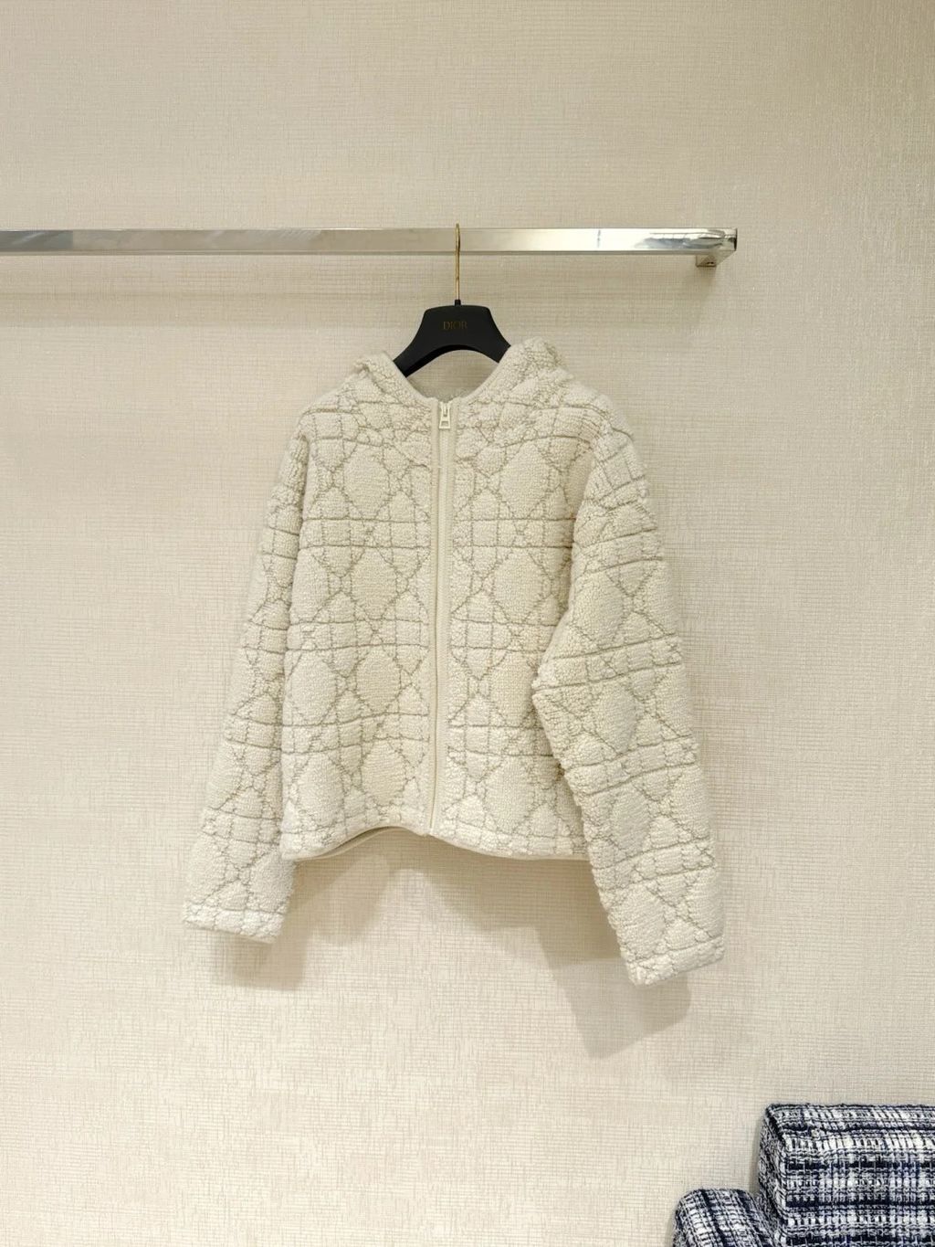 Dior这件羊羔毛连帽！奶fufu的菱格纹 ✨_2_图图_来自小红书网页版