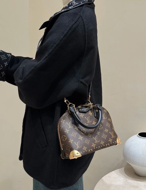 终于有可以斜挎的贝壳包了！好几种背法_1_大鱼奢品丨恬觅_来自小红书网页版