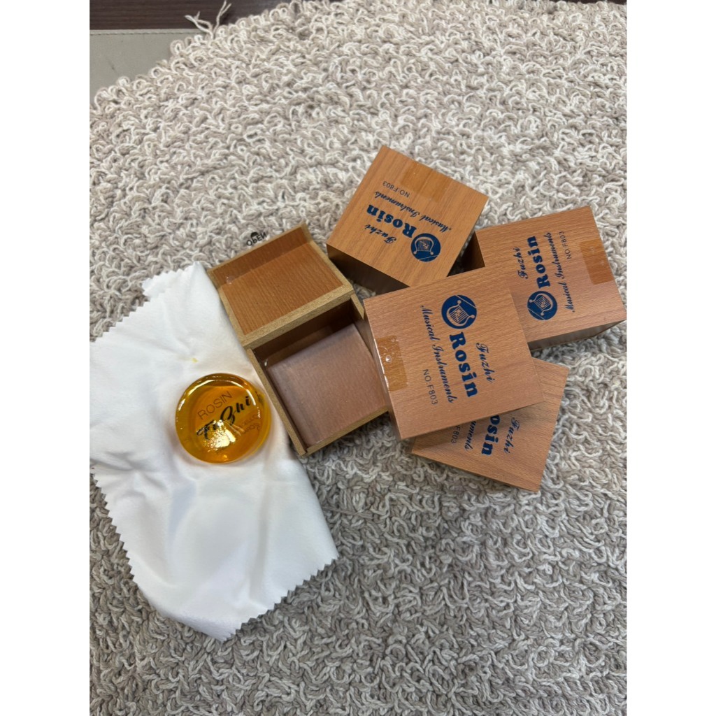 tw-11134207-81ztf-mejsakrkbt3409