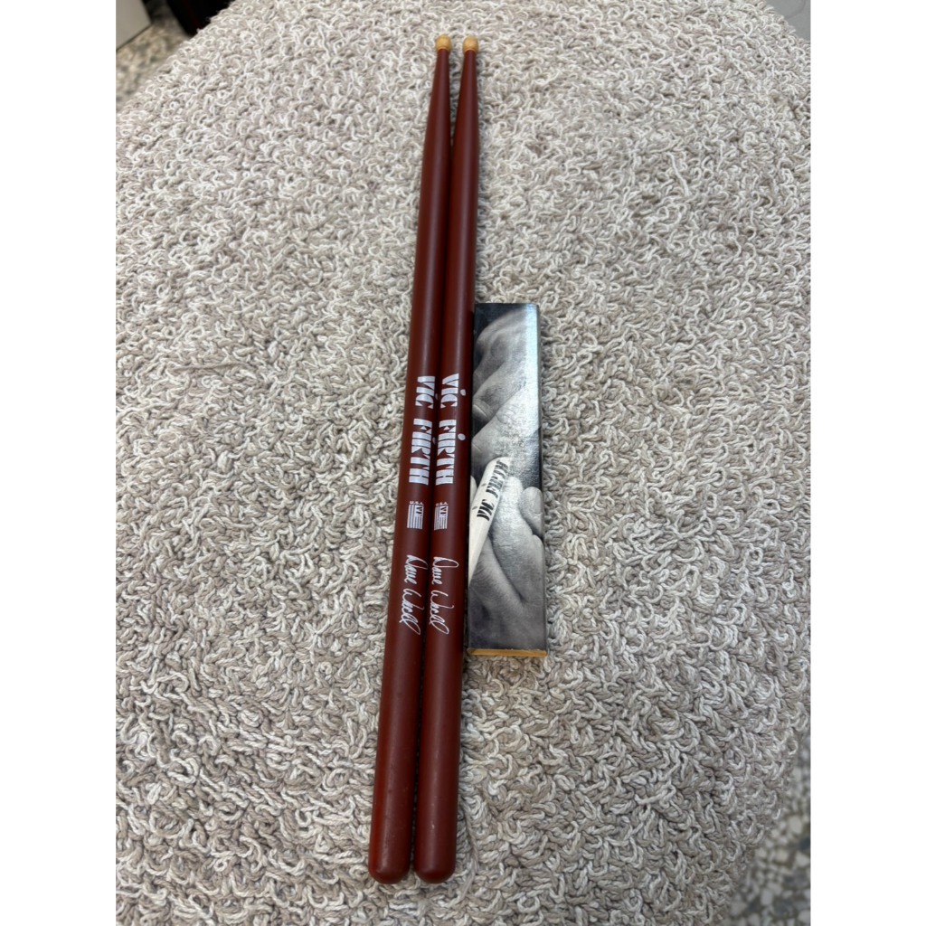 tw-11134207-81ztm-mf15btoyvuvg49