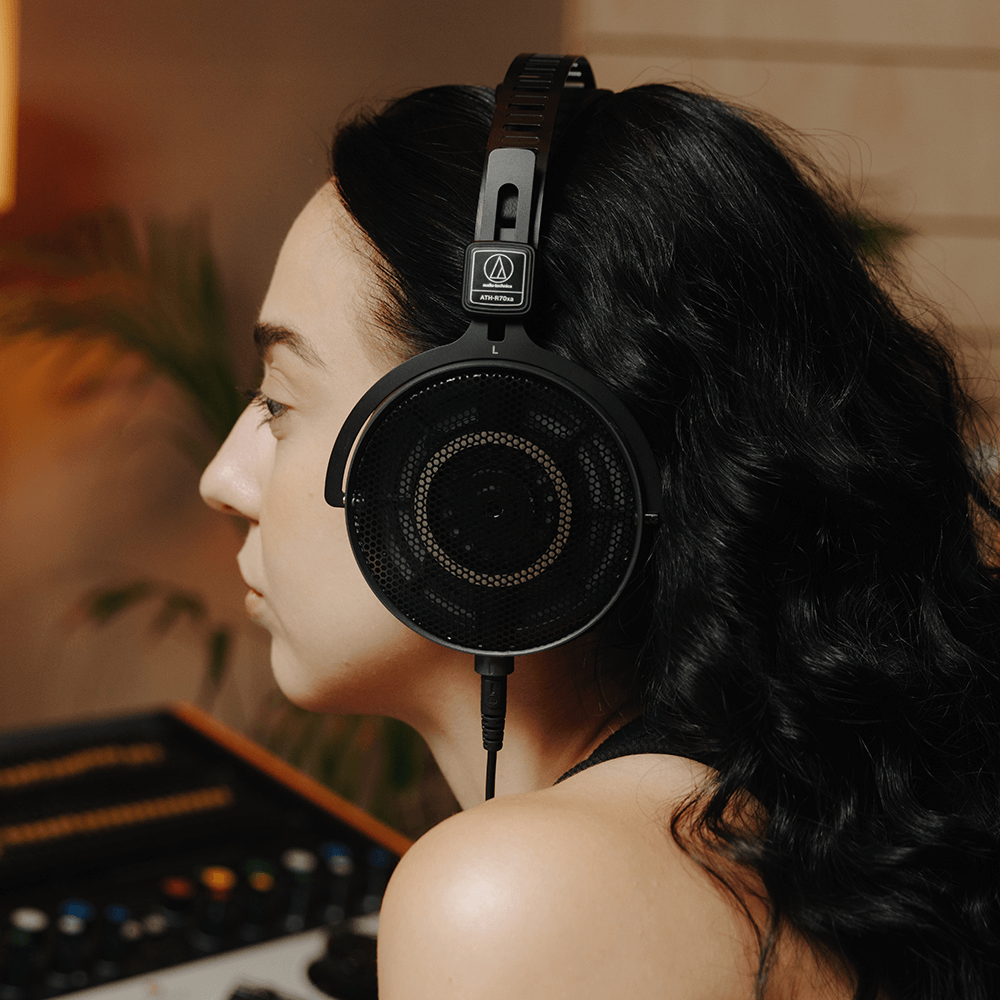 FY24_ATH-R70xa_Lifestyle_06