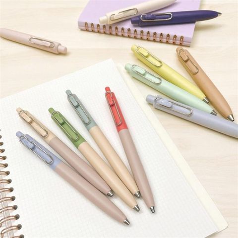 MITSUBISHI-PENCIL-Uni-Ball-One-F-0.38mm-Gel-Ink-Ballpen-LOFT-Limited-Green-Ecru-4548351159900-2-800x800
