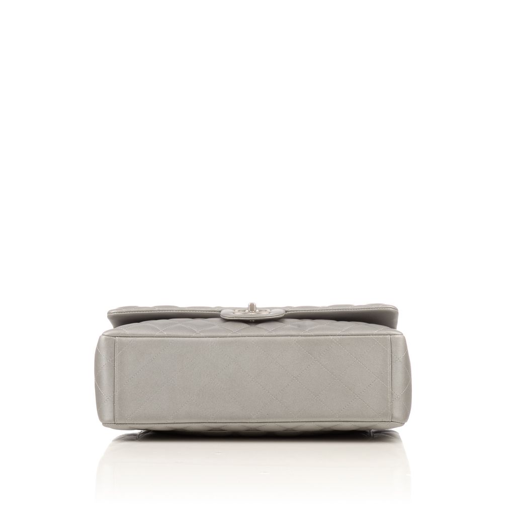 Chanel pearly grey flap bag-3.jpg