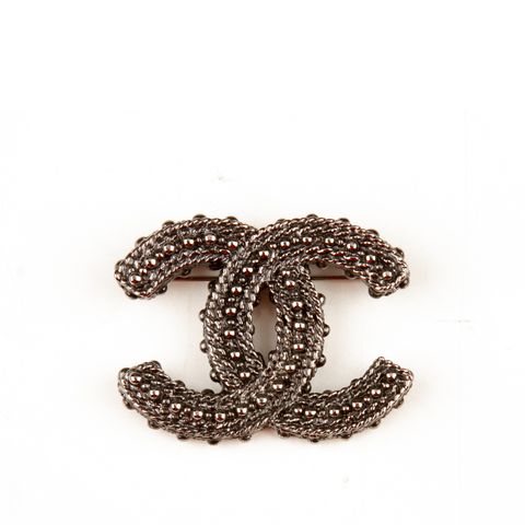 Chanel CC brooch-1