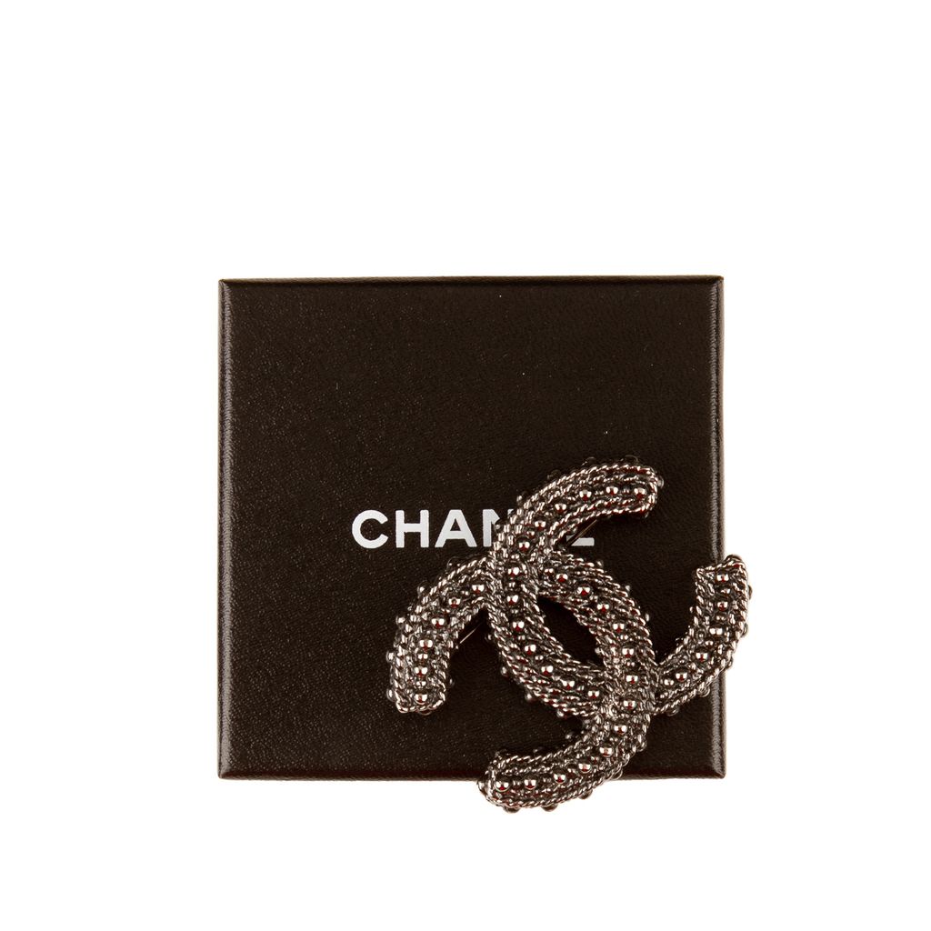 Chanel CC brooch-2