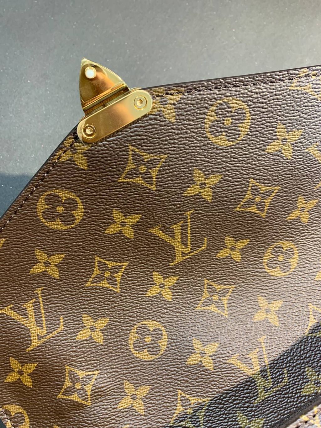 Louis Vuitton Pochette Métis Arizona Brown in Cowhide Leather with  Gold-tone - US