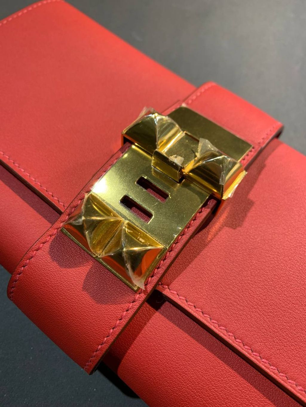 Hermes Rouge H Box Calf Medor 23 GHW Hermes