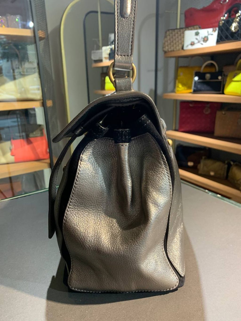 Saint Laurent Muse Two Leather Handbag (SHG-24409) – LuxeDH