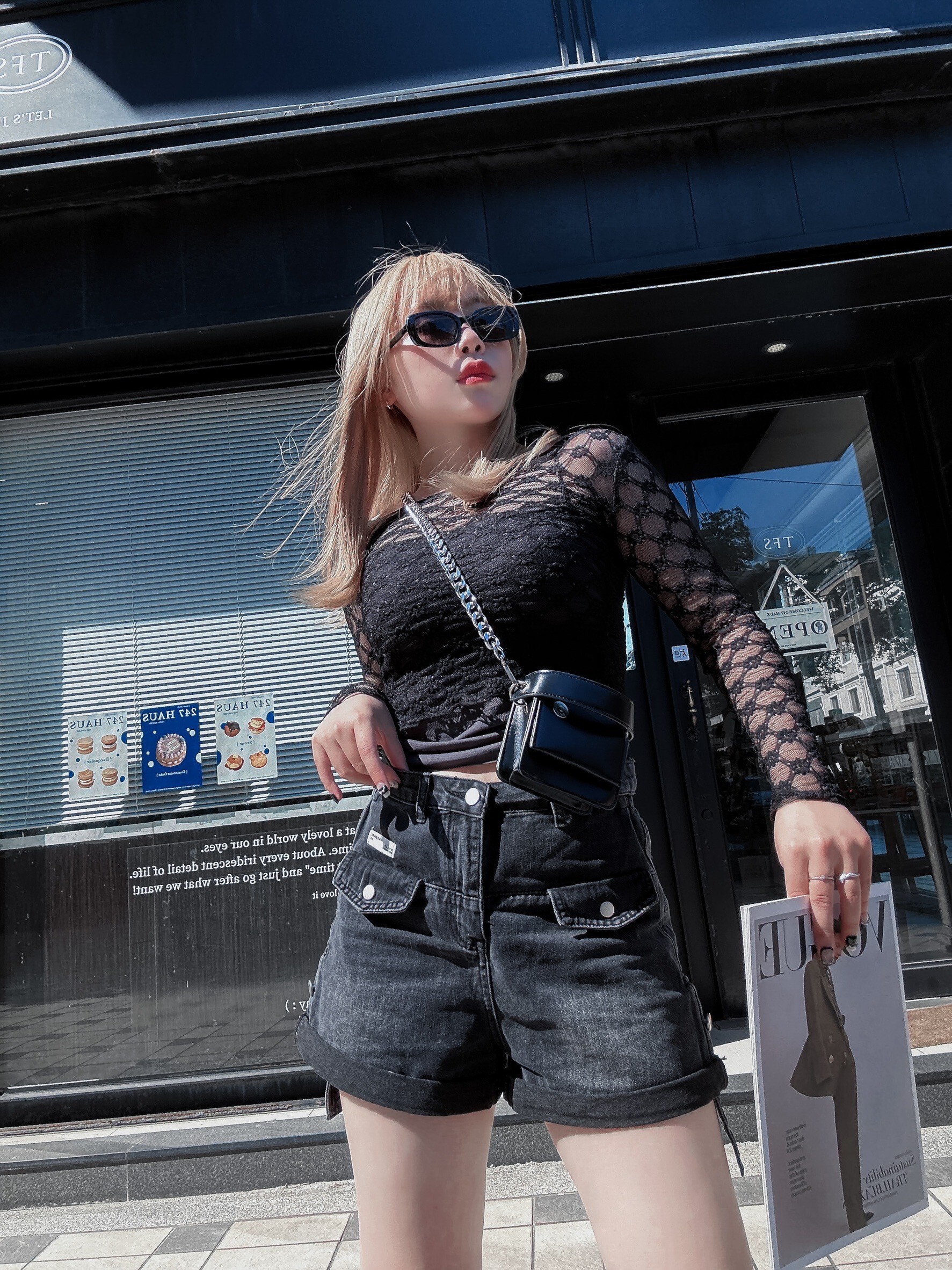 LINE_ALBUM_202556_250507_306
