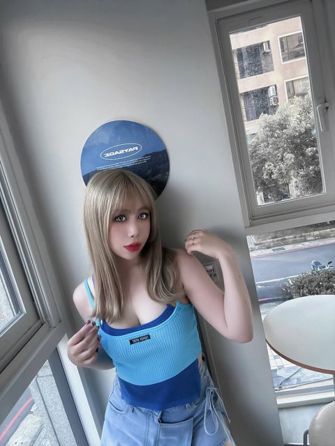 LINE_ALBUM_202556_250507_208