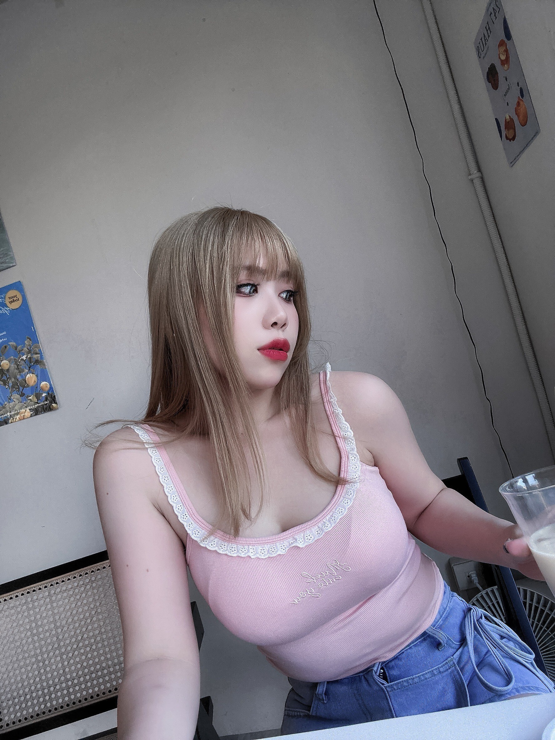 LINE_ALBUM_202556_250507_248