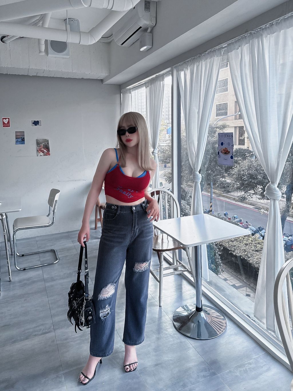LINE_ALBUM_202556_250507_217