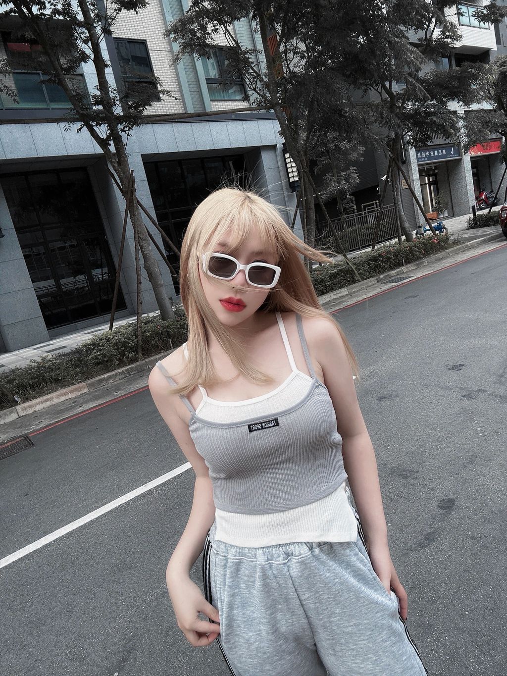 LINE_ALBUM_202556_250508_400