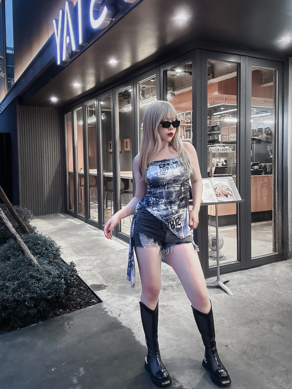 LINE_ALBUM_202593_250903_95