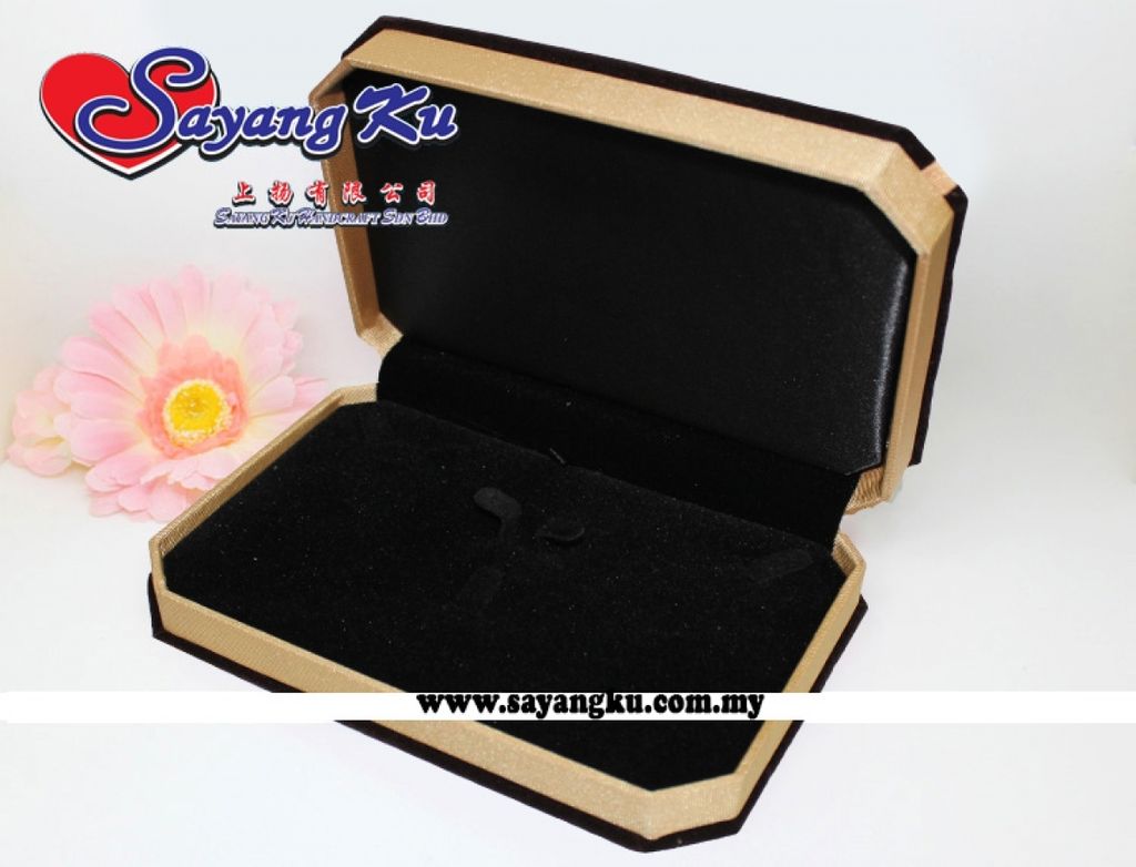 1481693500_1439944_z