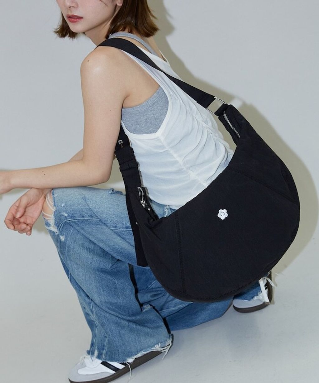 MARY QUANT刺繡尼龍斜背肩包_3