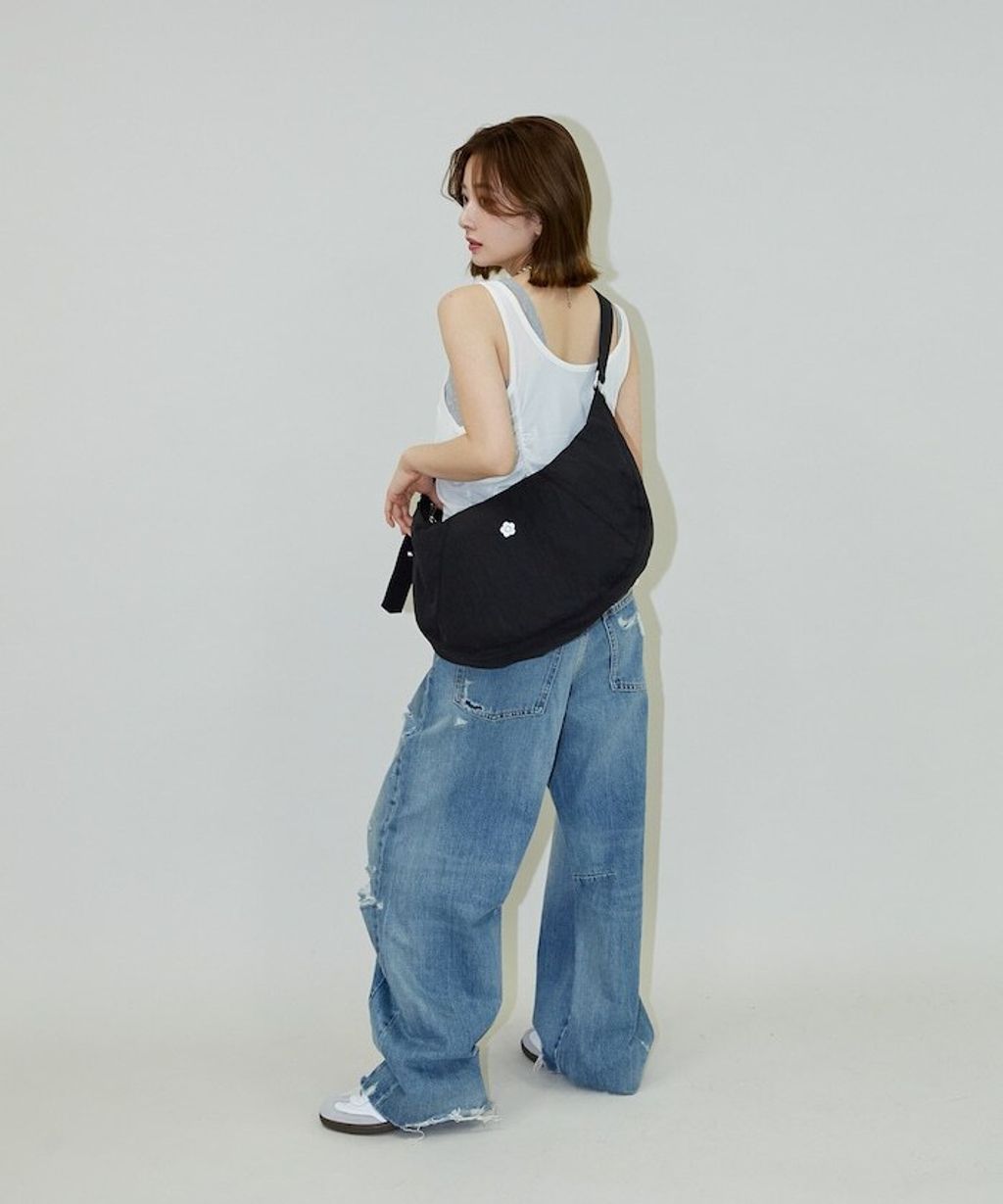 MARY QUANT刺繡尼龍斜背肩包_9