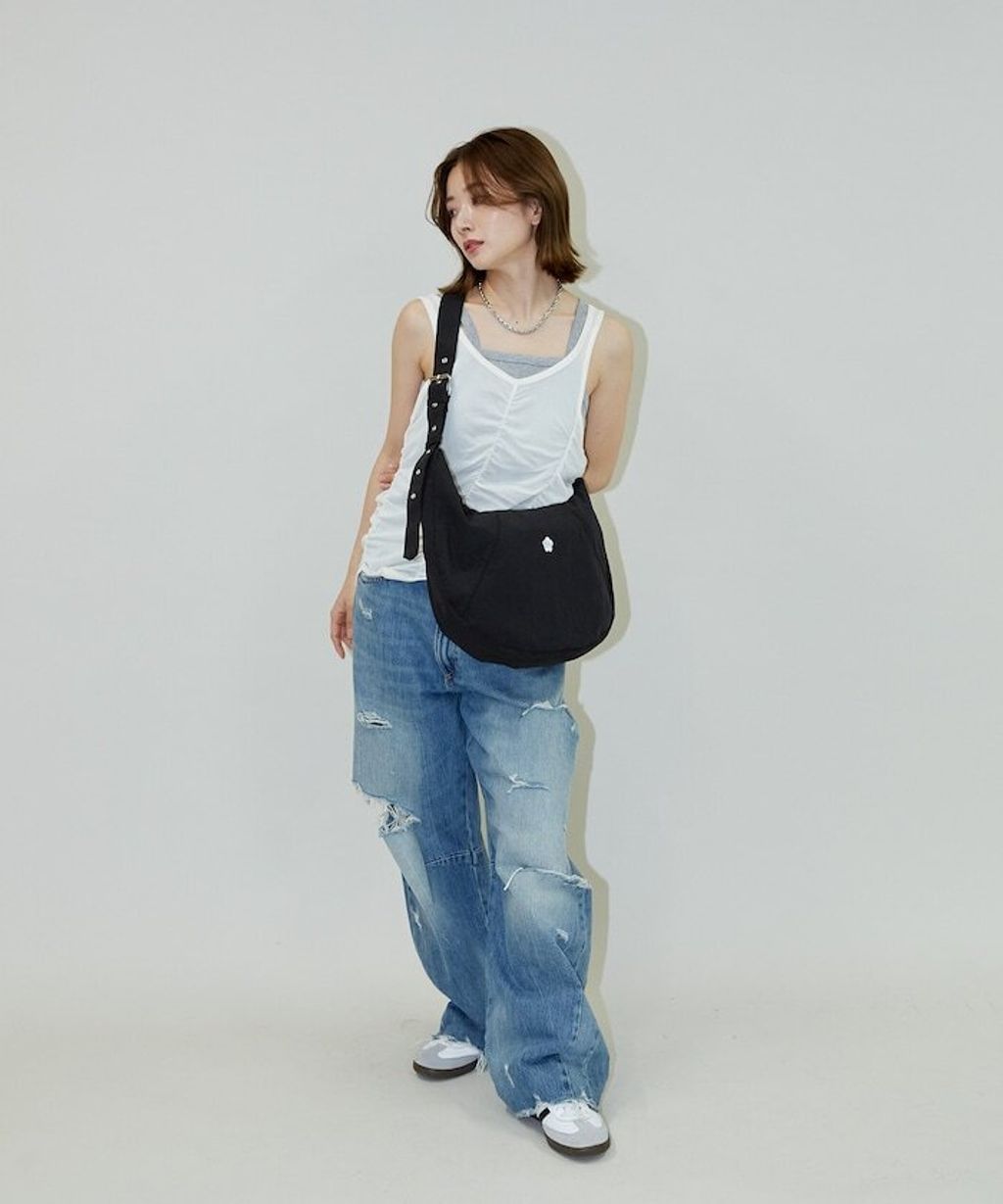 MARY QUANT刺繡尼龍斜背肩包_8