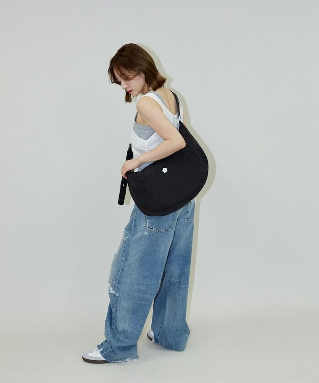 MARY QUANT刺繡尼龍斜背肩包_12