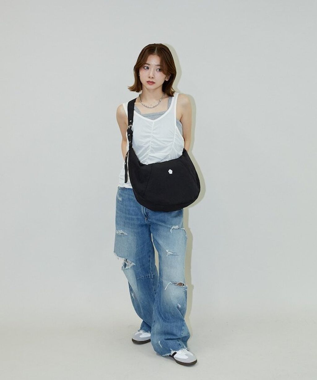 MARY QUANT刺繡尼龍斜背肩包_11