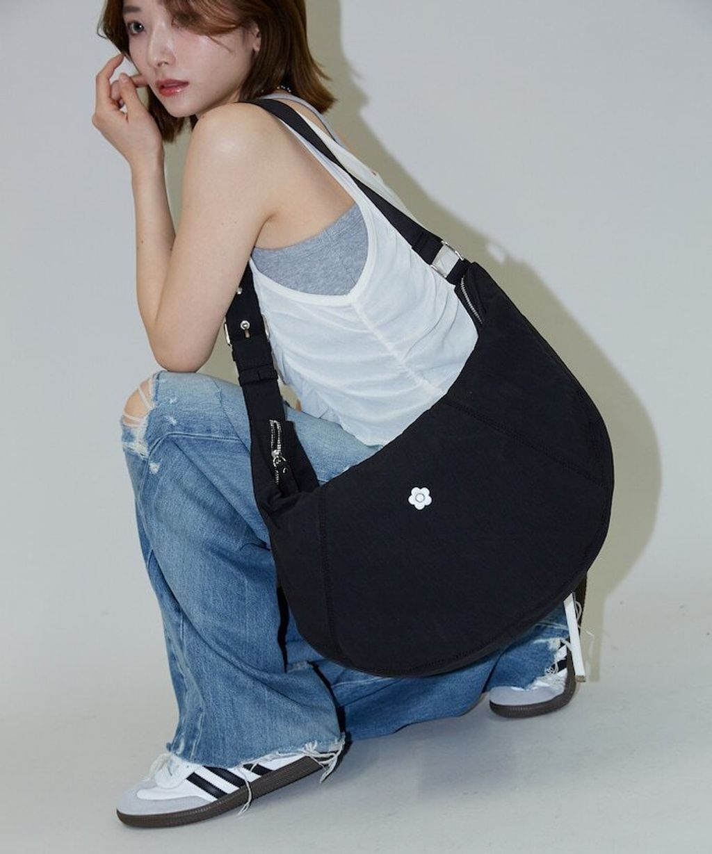 MARY QUANT刺繡尼龍斜背肩包_10