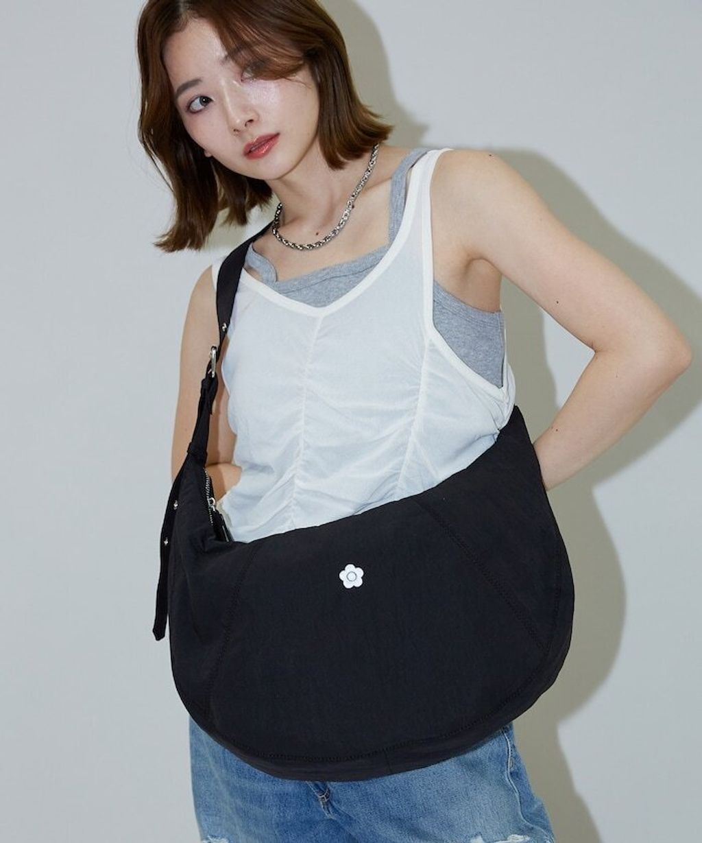 MARY QUANT刺繡尼龍斜背肩包_7