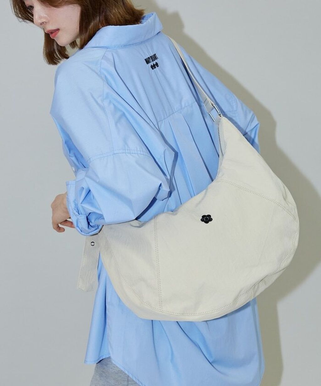 MARY QUANT刺繡尼龍斜背肩包_15