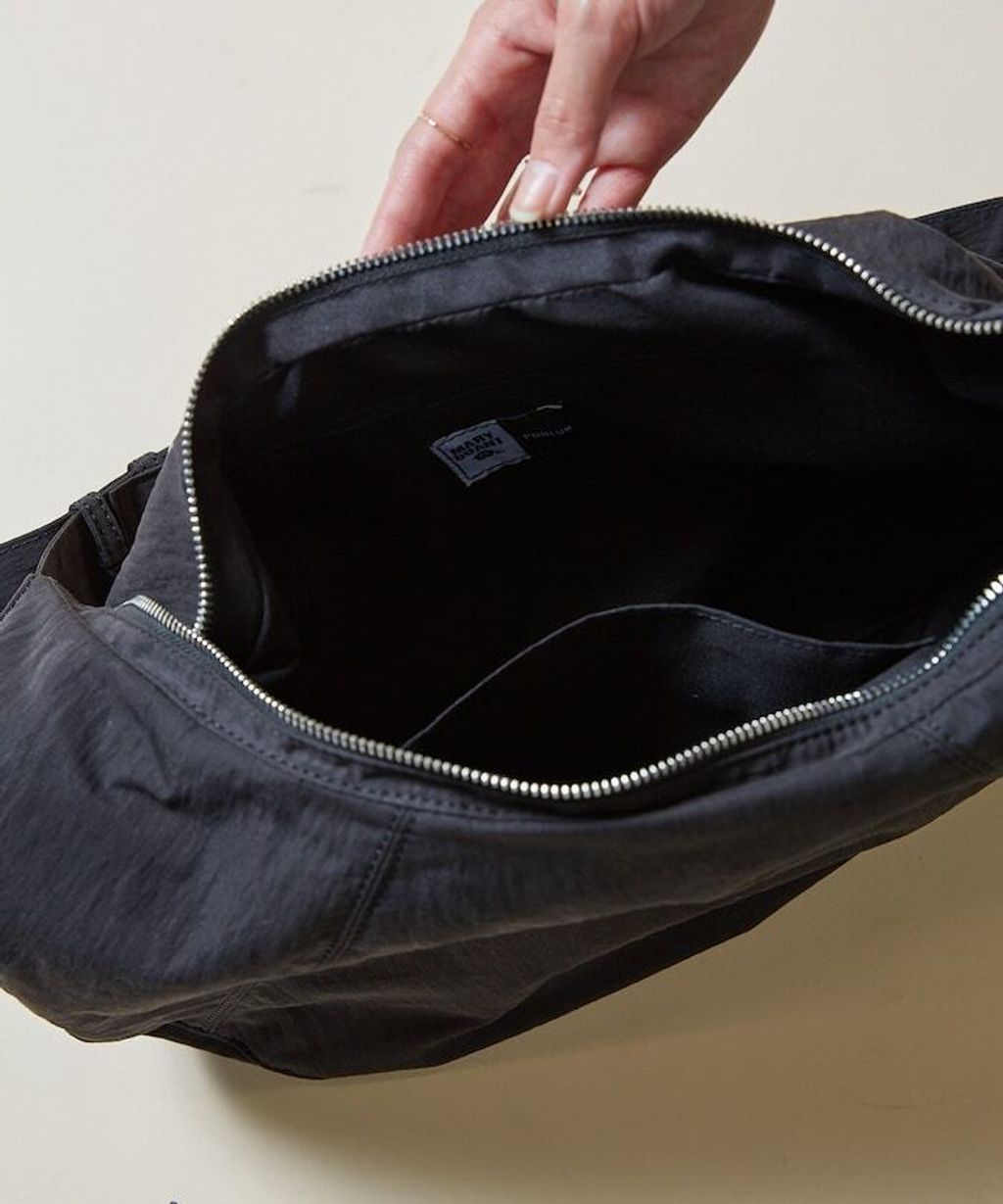 MARY QUANT刺繡尼龍斜背肩包_30