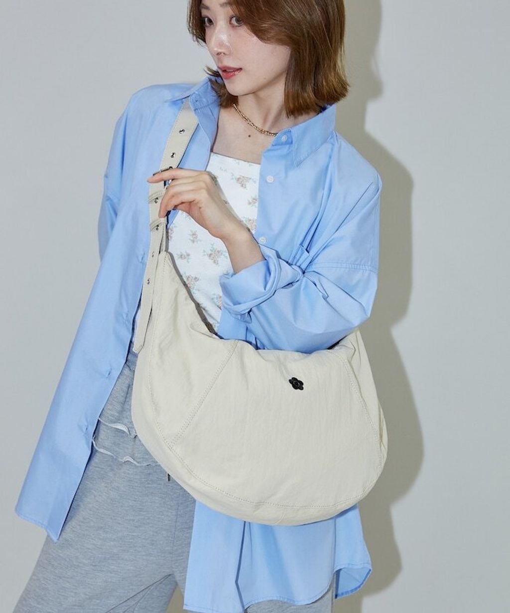 MARY QUANT刺繡尼龍斜背肩包_14