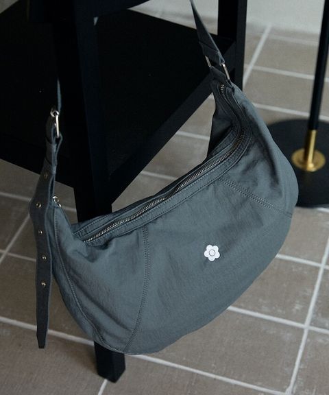 MARY QUANT刺繡尼龍斜背肩包_2