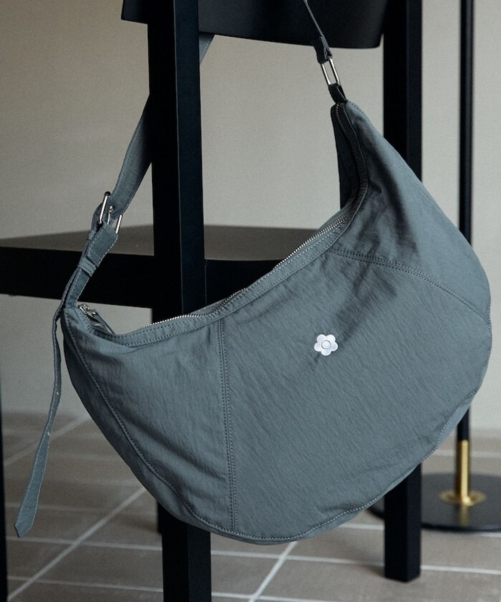 MARY QUANT刺繡尼龍斜背肩包_18