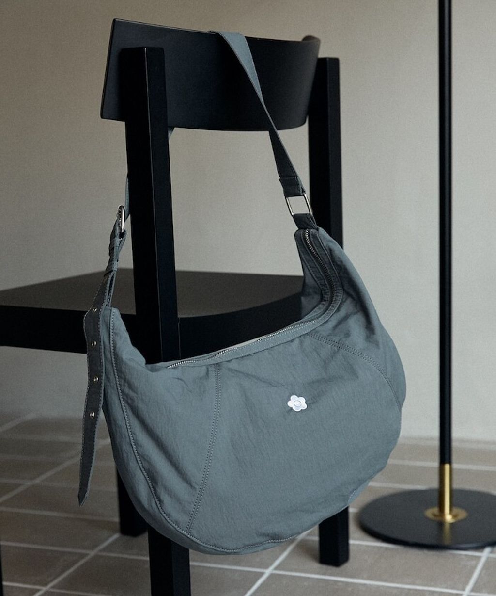 MARY QUANT刺繡尼龍斜背肩包_19